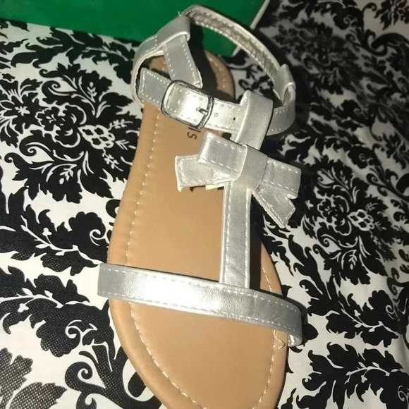 KELLY KIDS SILVER SANDAL SIZE 2 - Picture 4 of 7